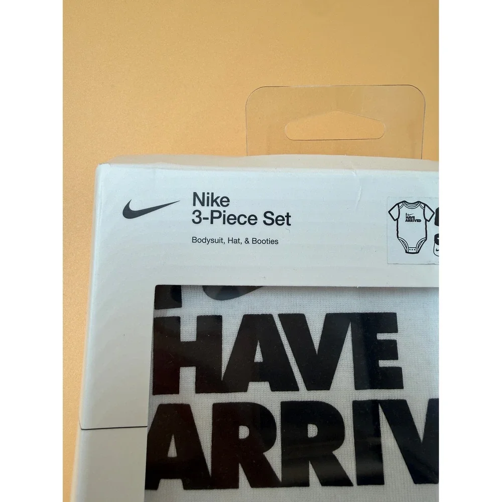 Nike Unisex I Have Arrived 3-Piece Set 0-6M White Black Graphic Cotton Blend